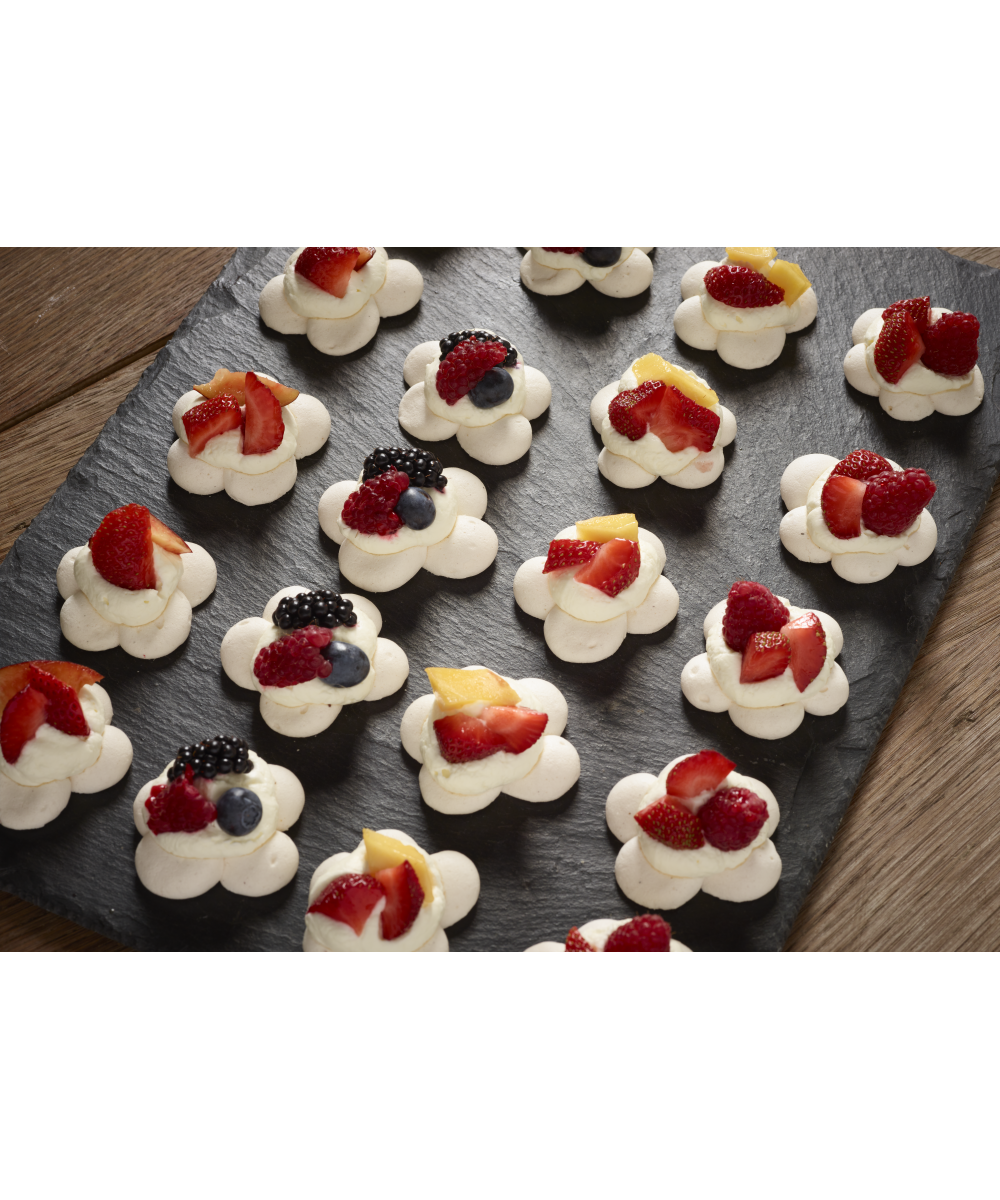 Bouchées of pavlova