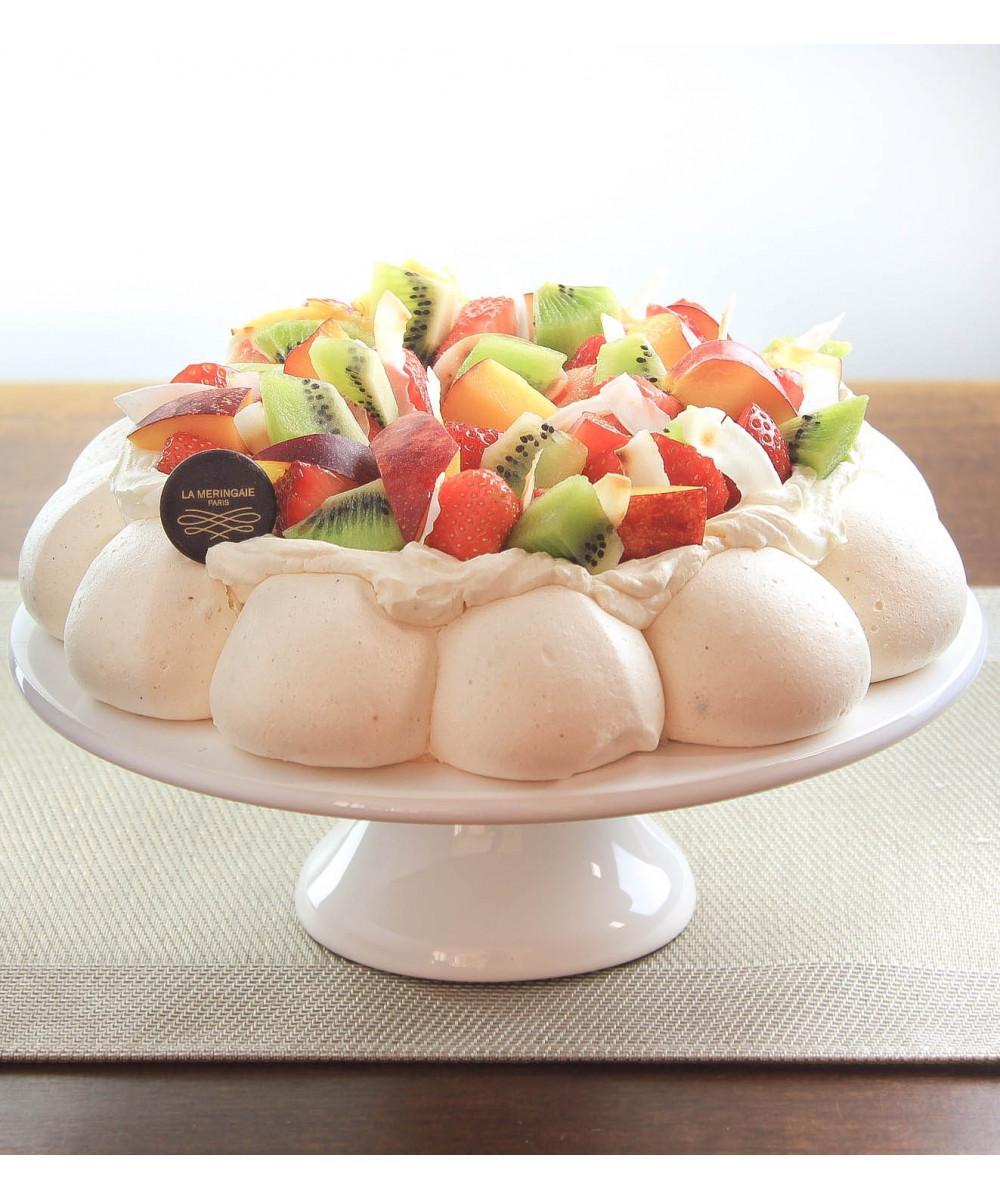 Pavlova crème fouettée coco citron vert, fraise, kiwi et nectarine