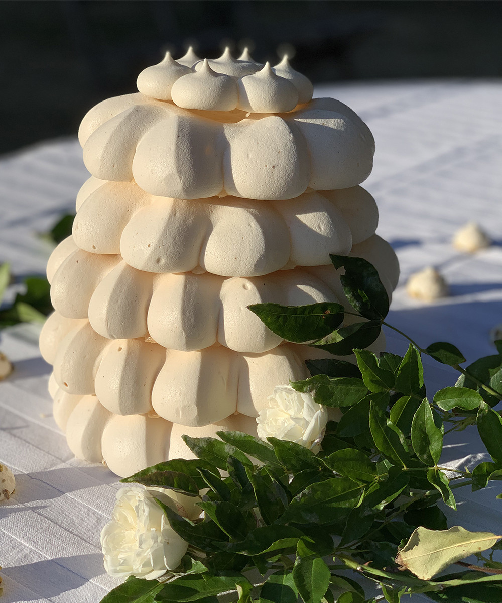 Pyramid of meringues
