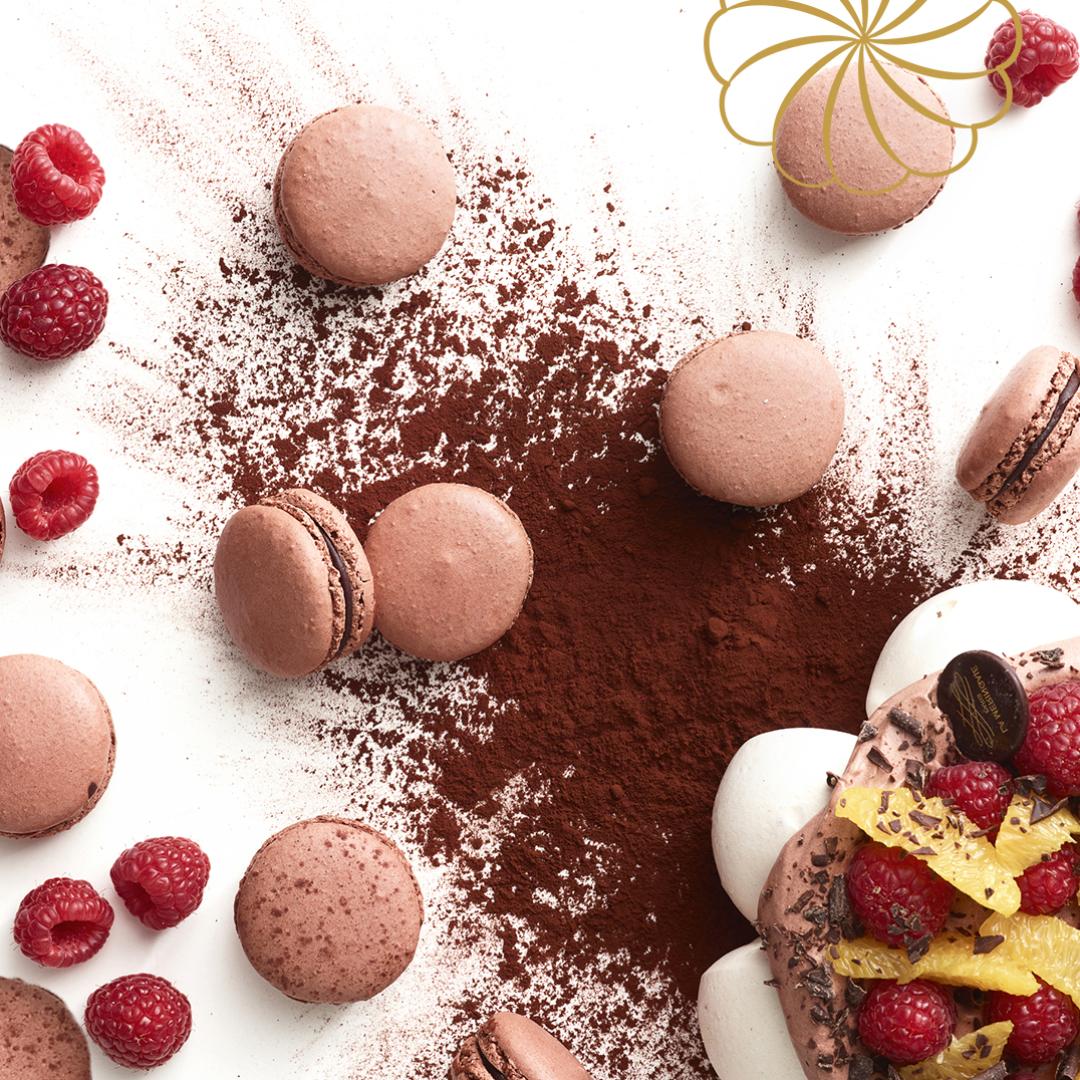 A La Meringaie, nous sommes fans de chocolat...et de framboise ! 🍫⁣
L'une de nos pavlovas permanentes, Félicité, crème fouettée chocolat, framboise et orange se décline aussi en macaron parisien, chocolat et framboise !⁣
⁣
Alors, vous préférez quoi ? La pavlova ou le macaron ?⁣
⁣
#macaron #pavlova #lameringaie #chocolat #framboise #paris